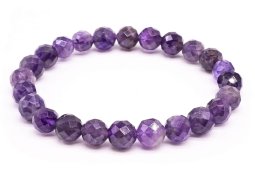 Pulseira de ametista com contas facetadas de 8 mm.
