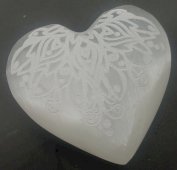 Coração Selenite gravé Motifs 8cm