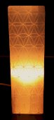 Lâmpada Selenite Rectangle Gravée 25cm - Flor de Vie