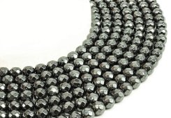 Contas facetadas de hematita de 8 mm em um fio de 40 cm.