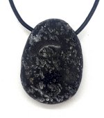 Pedra de Lave rolada Perfurada 3cm