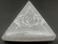 Pirâmide 2D Selenite gravée 3ème oeil 8cm